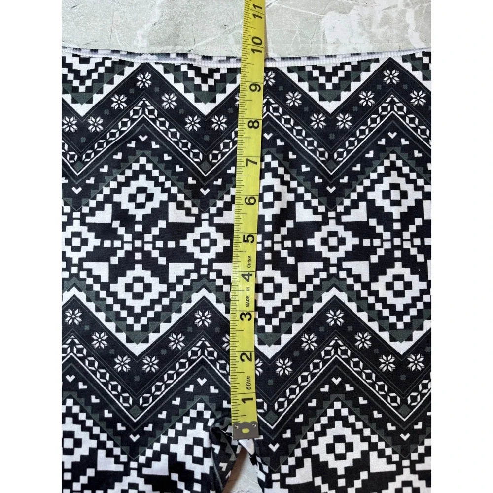 NO BOUNDARIES Juniors L Black White Chevron Print Seamless Ankle‎ Leggings NEW - Picture 10 of 11